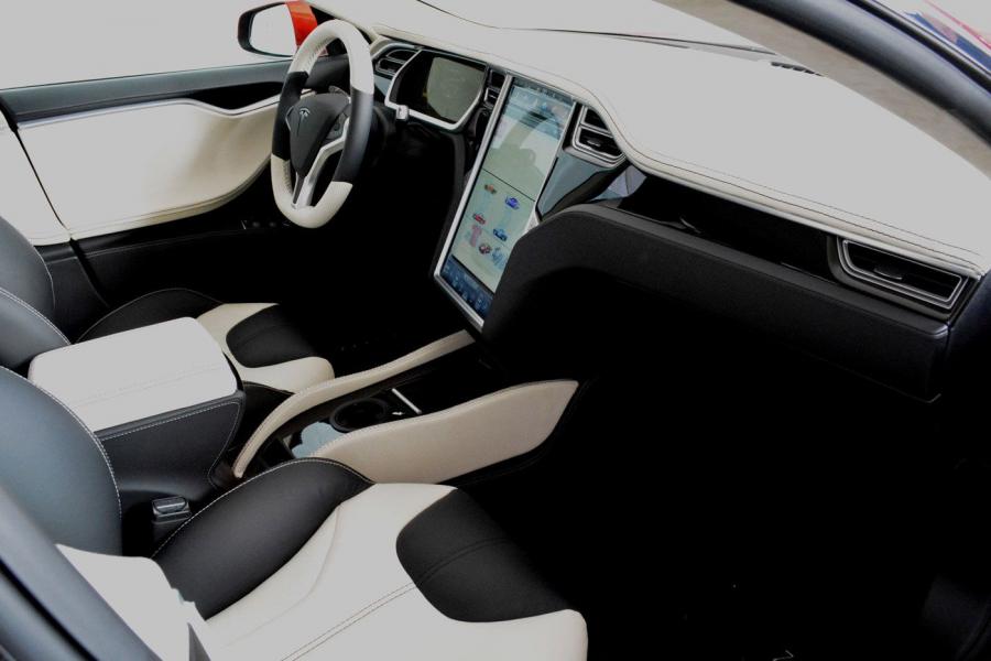  Tesla Model S FOURSIXTEEN by Saleen 2014 года  (фото 7 из 10)